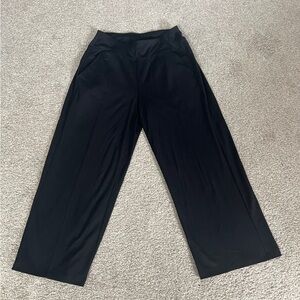 Athleta Classic Black Wide Leg Cropped Trousers, Two Pockets, Seams Down Front-S